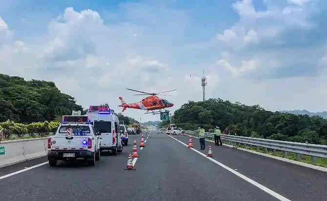 麻栗坡高速公路汽车救援案例