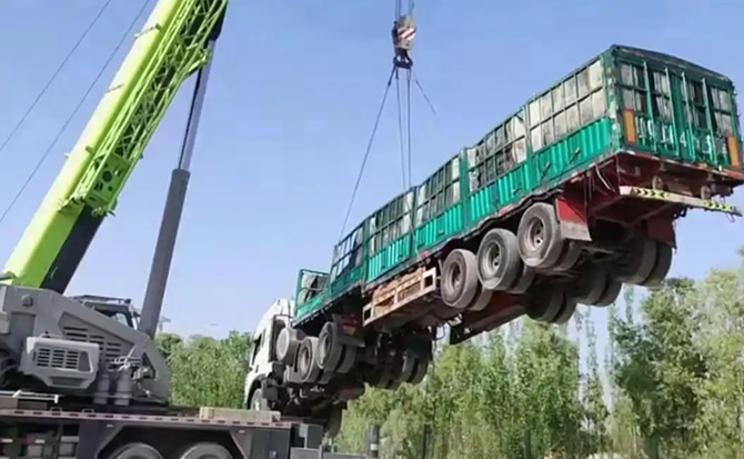麻栗坡道路脱困救援案例